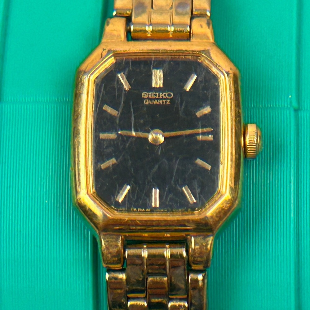 Seiko Quartz Ladies Watch Gold Tone Octagonal Black Dial V400-5608 Vintage